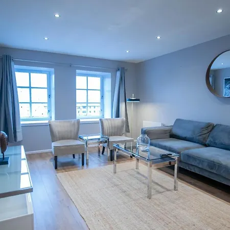 Stunning 2 Bed Merchant City Apartment With Residents Parking Glasgow Buitenkant foto