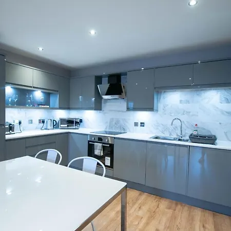 Stunning 2 Bed Merchant City Apartment With Residents Parking Glasgow Buitenkant foto