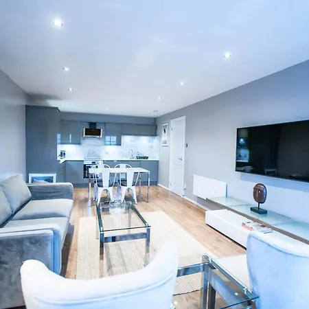 Stunning 2 Bed Merchant City Apartment With Residents Parking Glasgow Buitenkant foto