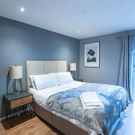 Stunning 2 Bed Merchant City Apartment With Residents Parking Glasgow Buitenkant foto