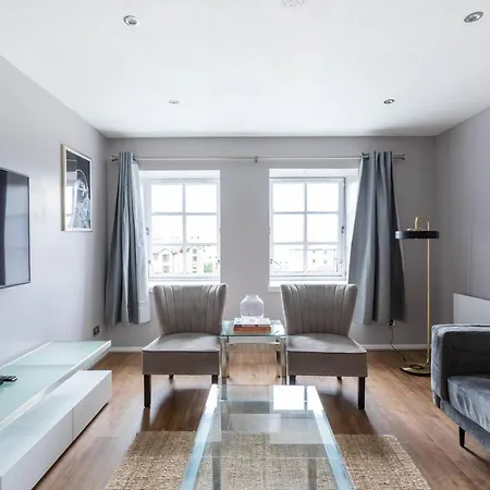 Stunning 2 Bed Merchant City Apartment With Residents Parking Glasgow Buitenkant foto