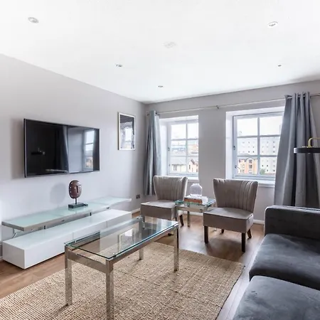 Stunning 2 Bed Merchant City Apartment With Residents Parking Glasgow Buitenkant foto