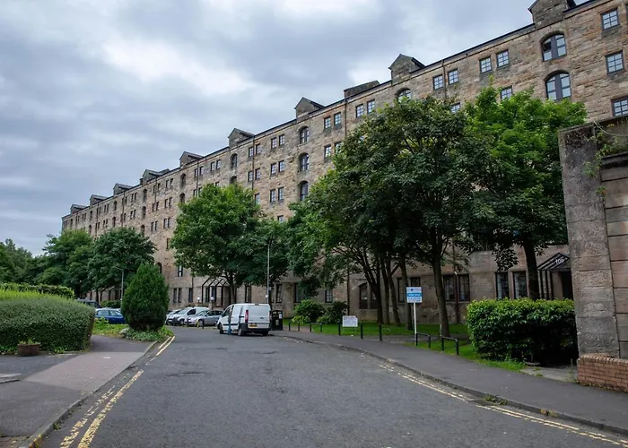 Stunning 2 Bed Merchant City Apartment With Residents Parking