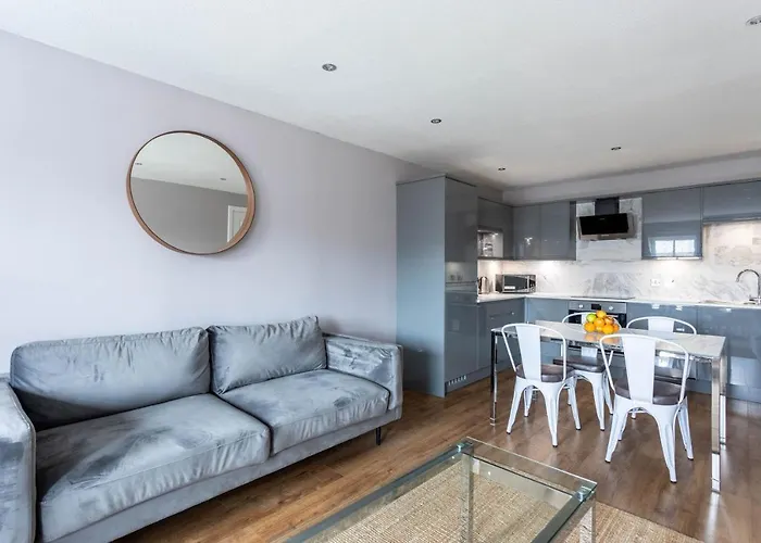 Stunning 2 Bed Merchant City Apartment With Residents Parking