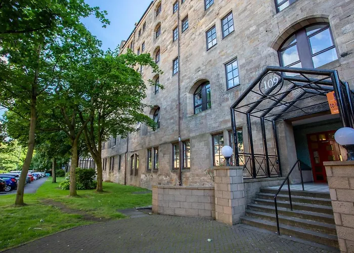 Stunning 2 Bed Merchant City Apartment With Residents Parking